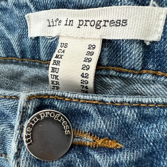 Life In Progress Relaxed Fit Block Acid Washed Distressed Cropped Ankle Jeans - Picture 4 of 13